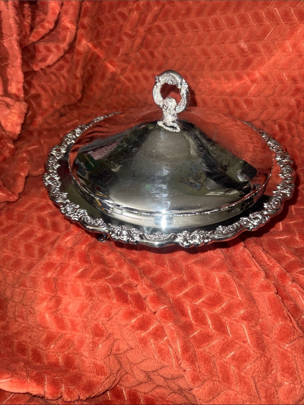 Vintage Oneida Silverplate Covered Casserole DishOrnate Rose Rim & Pedestal Feet